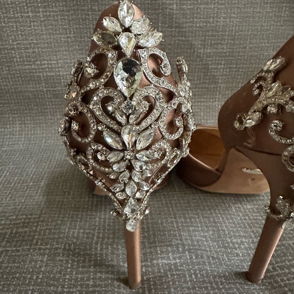 Badgley Mischka Embellished D’Orsay Pointed Toe Pump Satin Heels Rose Gold Sz 9 - Picture 7 of 15
